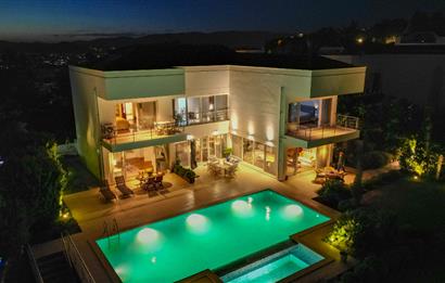 Adabükü Panoramik Deniz ve Koy Manzaralı Satılık Müstakil Villa