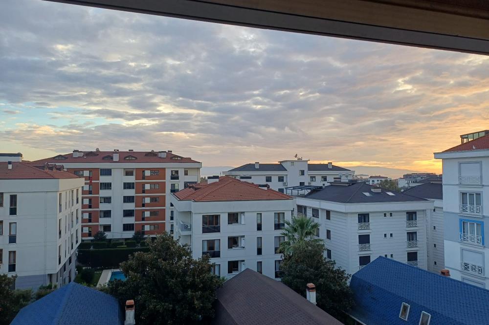 MARİNAYA KOMŞU SAHİLE YÜRÜME MESAFESİNDE GENİŞ TERASLI DUBLEKS