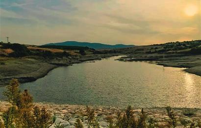 C21 LOCA'DAN SUSURLUK MURADİYE'DE BARAJ KENARI MANZARALI TARLA