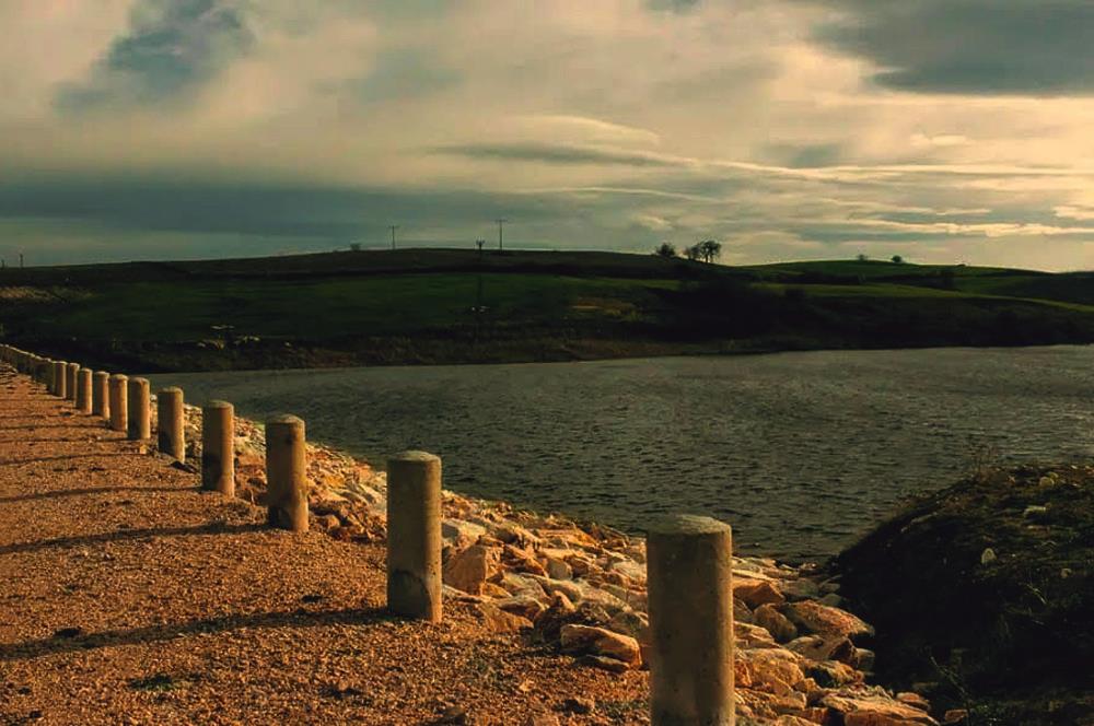 C21 LOCA'DAN SUSURLUK MURADİYE'DE BARAJ KENARI MANZARALI TARLA