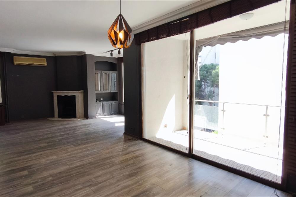 Fenerbahçe'de Bağdat Caddesi Üzerinde Geniş Kiralık Daire