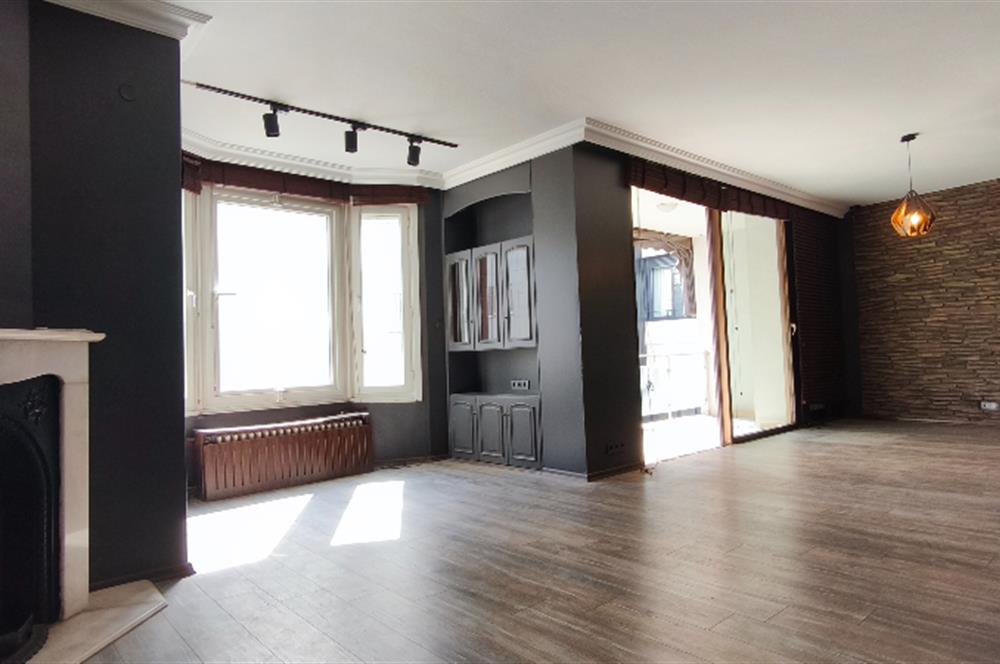 Fenerbahçe'de Bağdat Caddesi Üzerinde Geniş Kiralık Daire