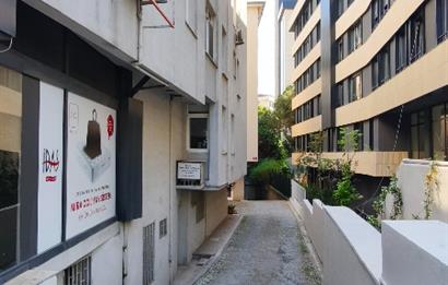 Fenerbahçe'de Bağdat Caddesi Üzerinde Geniş Kiralık Daire
