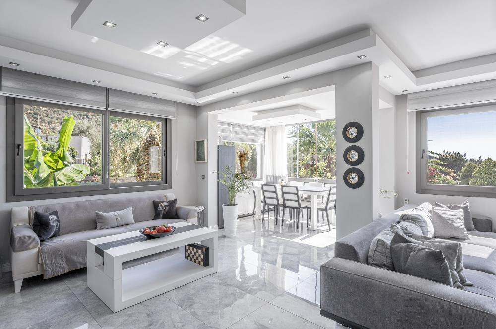 Bodrum Umurca'da Deniz Manzaralı Özel Bahçeli Satılık 3+1 Villa