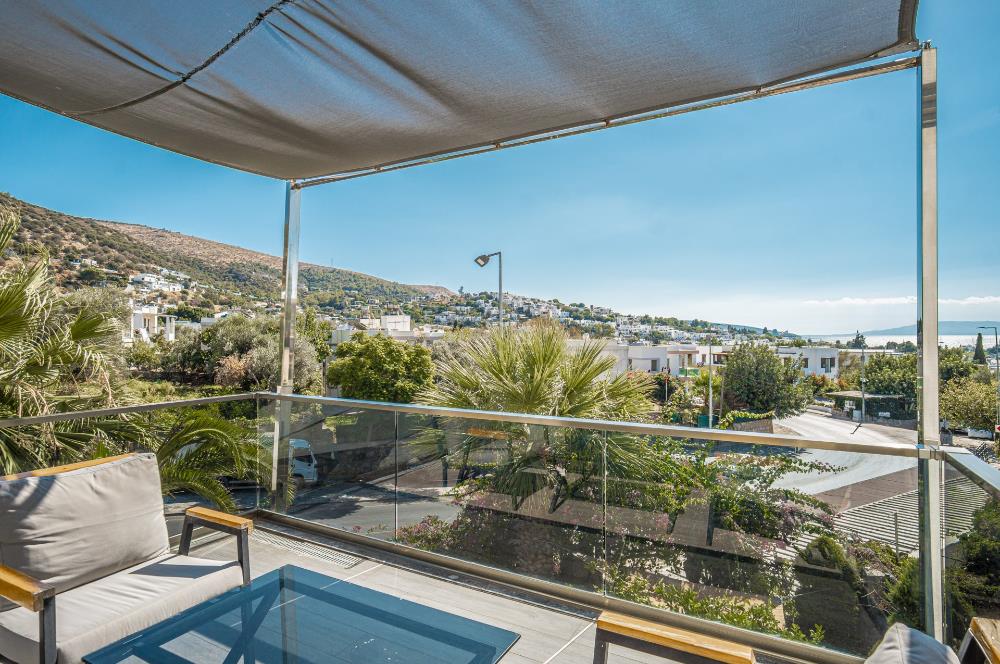 Bodrum Umurca'da Deniz Manzaralı Özel Bahçeli Satılık 3+1 Villa