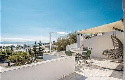 Bodrum Umurca'da Deniz Manzaralı Özel Bahçeli Satılık 3+1 Villa