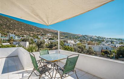 Bodrum Umurca'da Deniz Manzaralı Özel Bahçeli Satılık 3+1 Villa