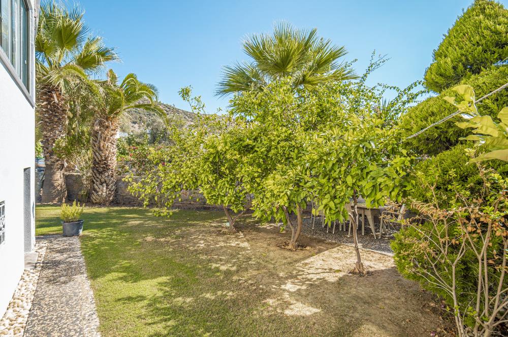 Bodrum Umurca'da Deniz Manzaralı Özel Bahçeli Satılık 3+1 Villa