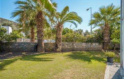 Bodrum Umurca'da Deniz Manzaralı Özel Bahçeli Satılık 3+1 Villa