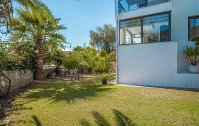 Bodrum Umurca'da Deniz Manzaralı Özel Bahçeli Satılık 3+1 Villa