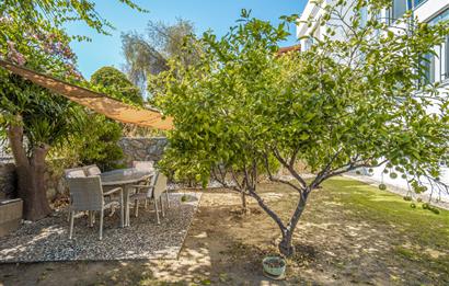 Bodrum Umurca'da Deniz Manzaralı Özel Bahçeli Satılık 3+1 Villa