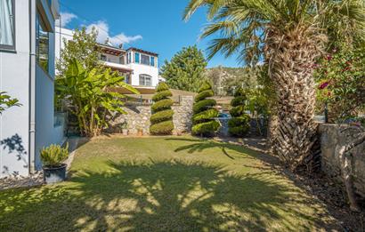 Bodrum Umurca'da Deniz Manzaralı Özel Bahçeli Satılık 3+1 Villa