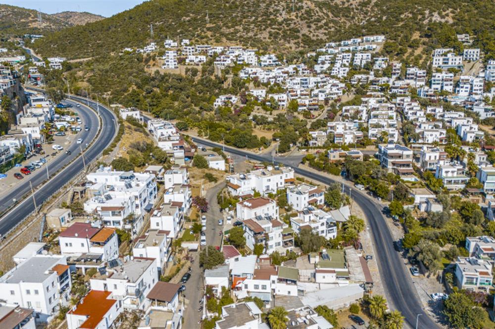 Bodrum Umurca'da Deniz Manzaralı Özel Bahçeli Satılık 3+1 Villa