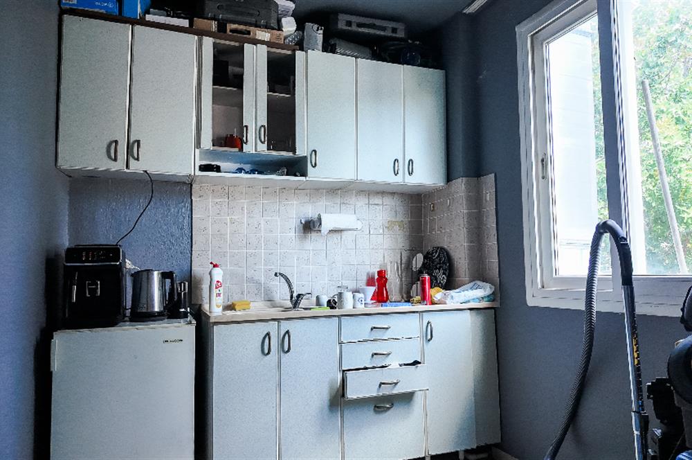 BODRUM KONACIKTA ANA CADDEYE YAKIN SATILIK 1+1 OFİS