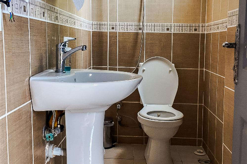 BODRUM KONACIKTA ANA CADDEYE YAKIN SATILIK 1+1 OFİS