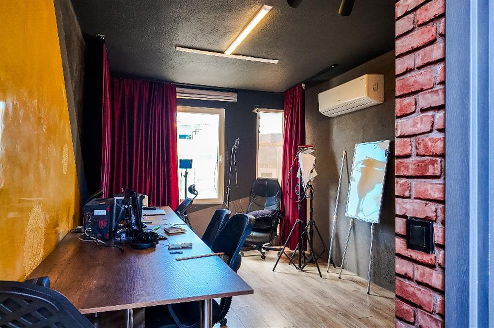 BODRUM KONACIKTA ANA CADDEYE YAKIN SATILIK 1+1 OFİS