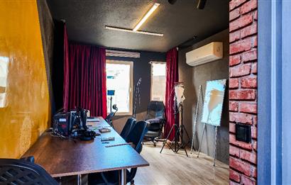 BODRUM KONACIKTA ANA CADDEYE YAKIN SATILIK 1+1 OFİS