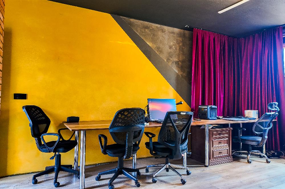 BODRUM KONACIKTA ANA CADDEYE YAKIN SATILIK 1+1 OFİS