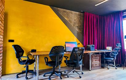 BODRUM KONACIKTA ANA CADDEYE YAKIN SATILIK 1+1 OFİS