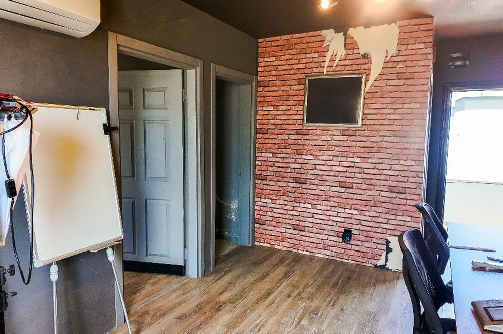 BODRUM KONACIKTA ANA CADDEYE YAKIN SATILIK 1+1 OFİS