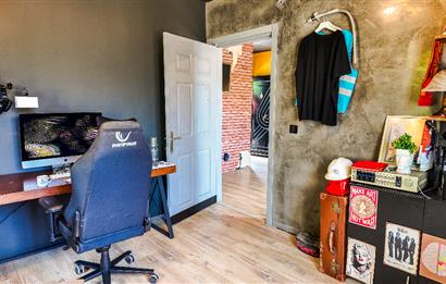 BODRUM KONACIKTA ANA CADDEYE YAKIN SATILIK 1+1 OFİS