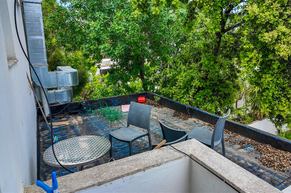 BODRUM KONACIKTA ANA CADDEYE YAKIN SATILIK 1+1 OFİS