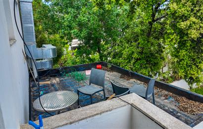 BODRUM KONACIKTA ANA CADDEYE YAKIN SATILIK 1+1 OFİS