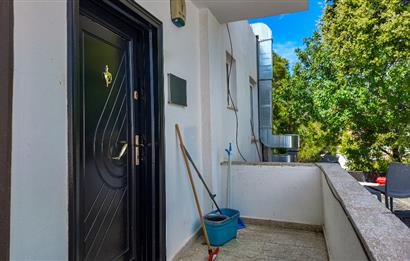 BODRUM KONACIKTA ANA CADDEYE YAKIN SATILIK 1+1 OFİS