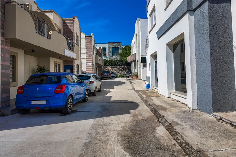 BODRUM KONACIKTA ANA CADDEYE YAKIN SATILIK 1+1 OFİS