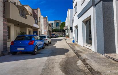 BODRUM KONACIKTA ANA CADDEYE YAKIN SATILIK 1+1 OFİS