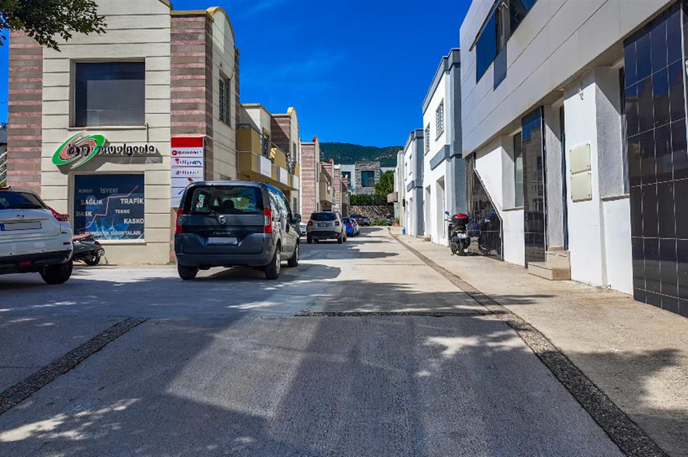 BODRUM KONACIKTA ANA CADDEYE YAKIN SATILIK 1+1 OFİS