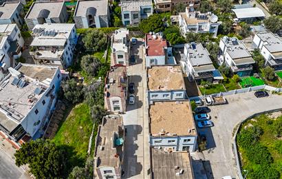 BODRUM KONACIKTA ANA CADDEYE YAKIN SATILIK 1+1 OFİS