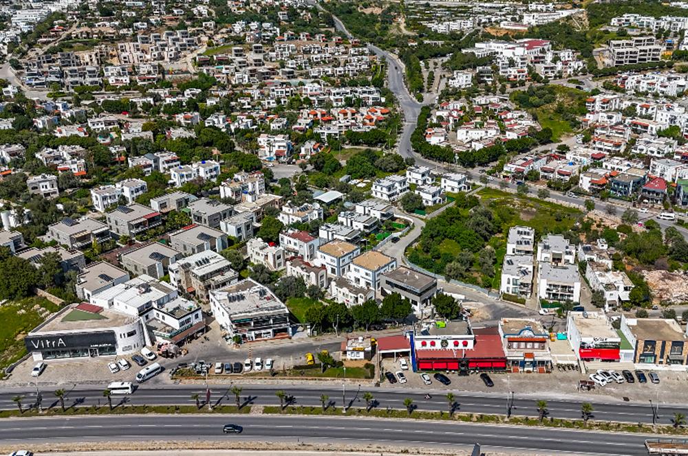 BODRUM KONACIKTA ANA CADDEYE YAKIN SATILIK 1+1 OFİS