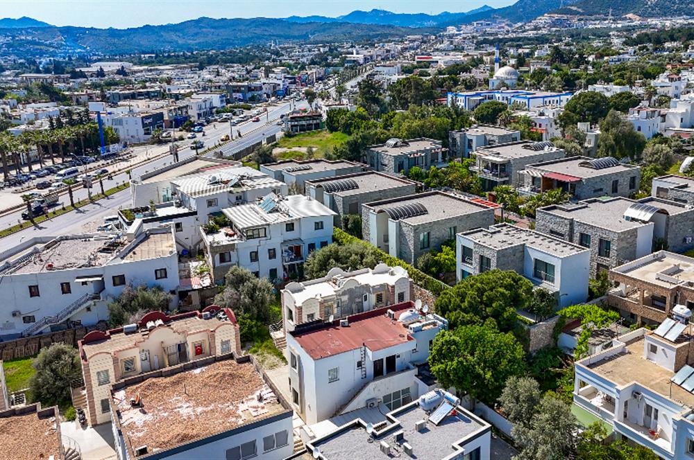 BODRUM KONACIKTA ANA CADDEYE YAKIN SATILIK 1+1 OFİS