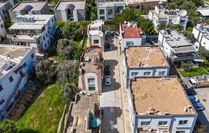 BODRUM KONACIKTA ANA CADDEYE YAKIN SATILIK 1+1 OFİS