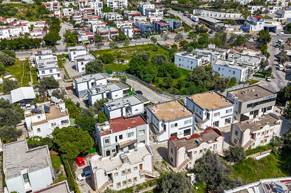 BODRUM KONACIKTA ANA CADDEYE YAKIN SATILIK 1+1 OFİS
