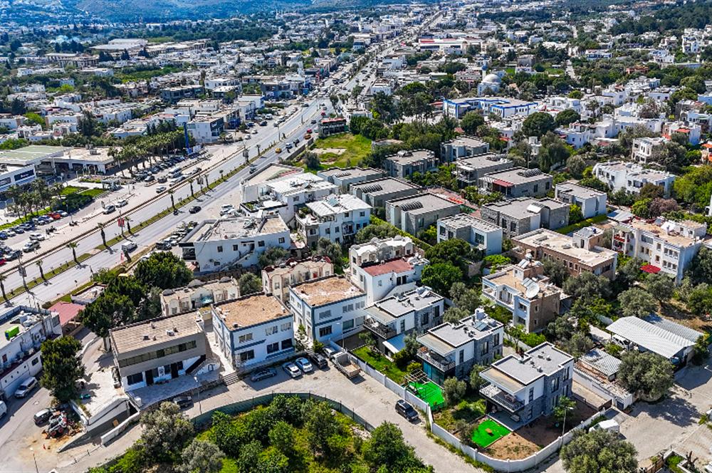 BODRUM KONACIKTA ANA CADDEYE YAKIN SATILIK 1+1 OFİS