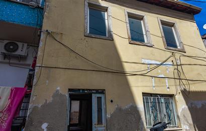 Milas Firuzpaşada Avlulu 2 Katlı Müstakil Ev ve Arsa