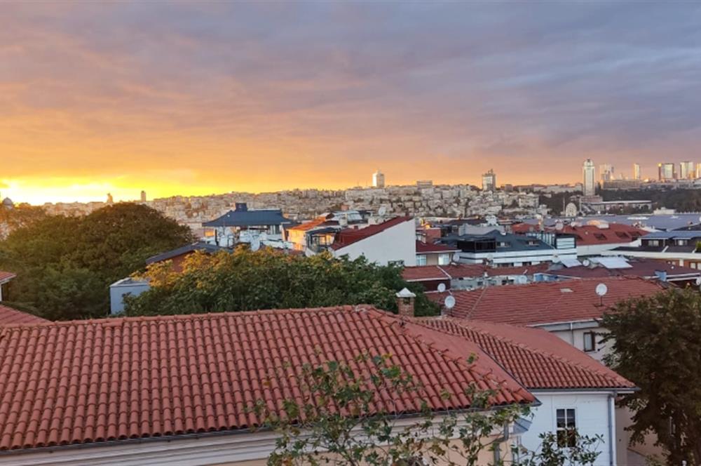 üsküdar merkezde  3 katlı müstakil satılık daire 