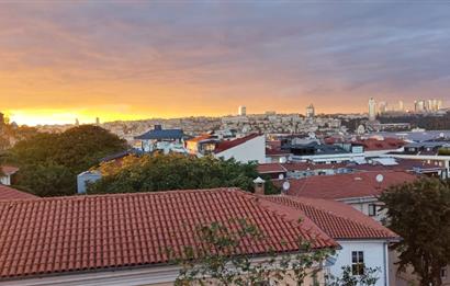 üsküdar merkezde  3 katlı müstakil satılık daire 