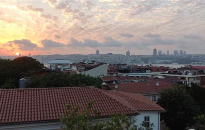 üsküdar merkezde  3 katlı müstakil satılık daire 