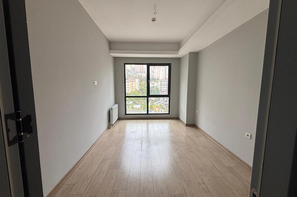 KAĞITHANE MERKEZ MEGA 2 BLOK'TA BOŞ - GENİŞ SATILIK 2+1