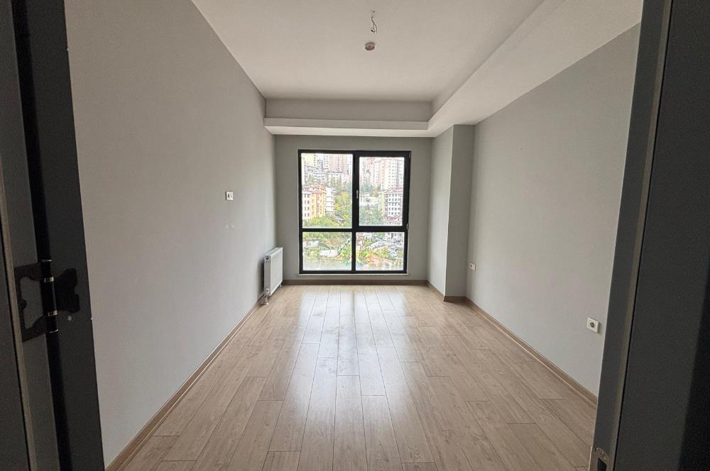 KAĞITHANE MERKEZ MEGA 2 BLOK'TA BOŞ - GENİŞ SATILIK 2+1