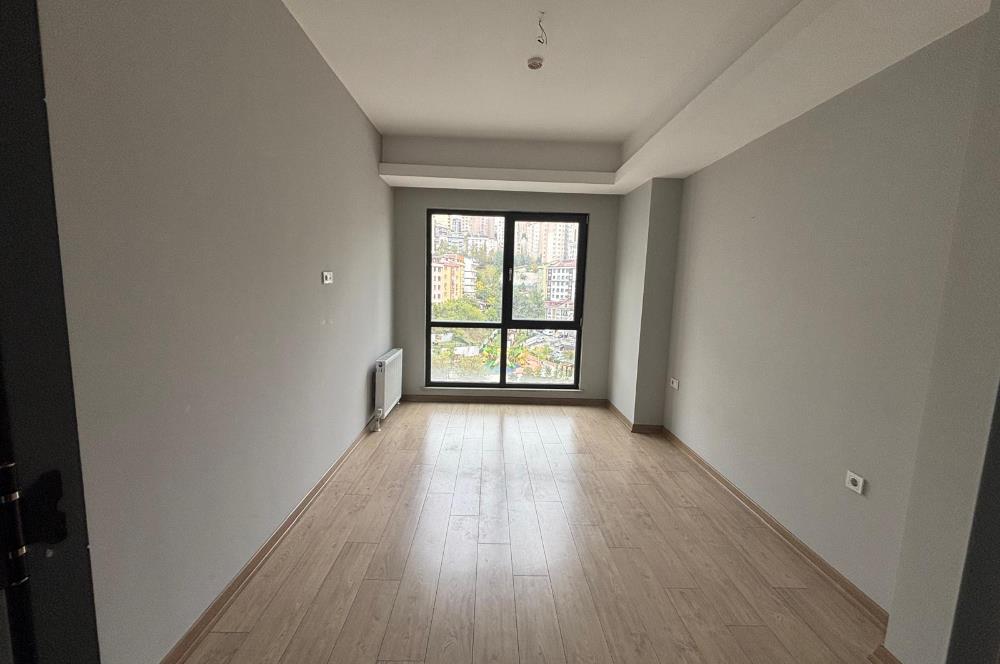 KAĞITHANE MERKEZ MEGA 2 BLOK'TA BOŞ - GENİŞ SATILIK 2+1