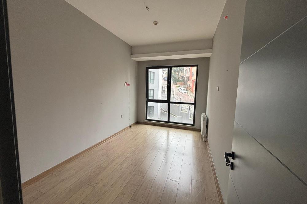 KAĞITHANE MERKEZ MEGA 2 BLOK'TA BOŞ - GENİŞ SATILIK 2+1