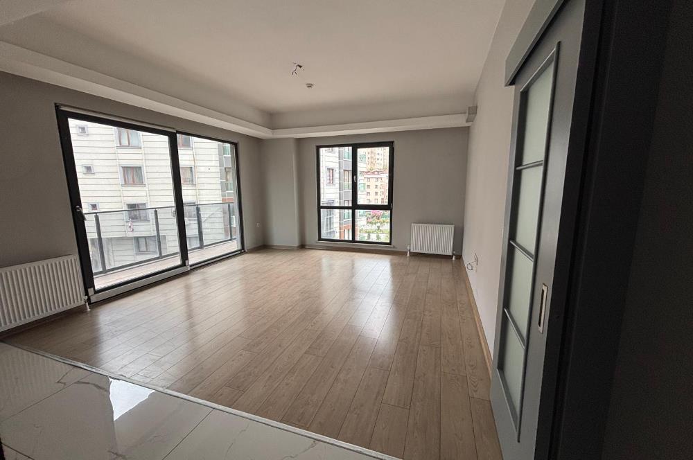 KAĞITHANE MERKEZ MEGA 2 BLOK'TA BOŞ - GENİŞ SATILIK 2+1