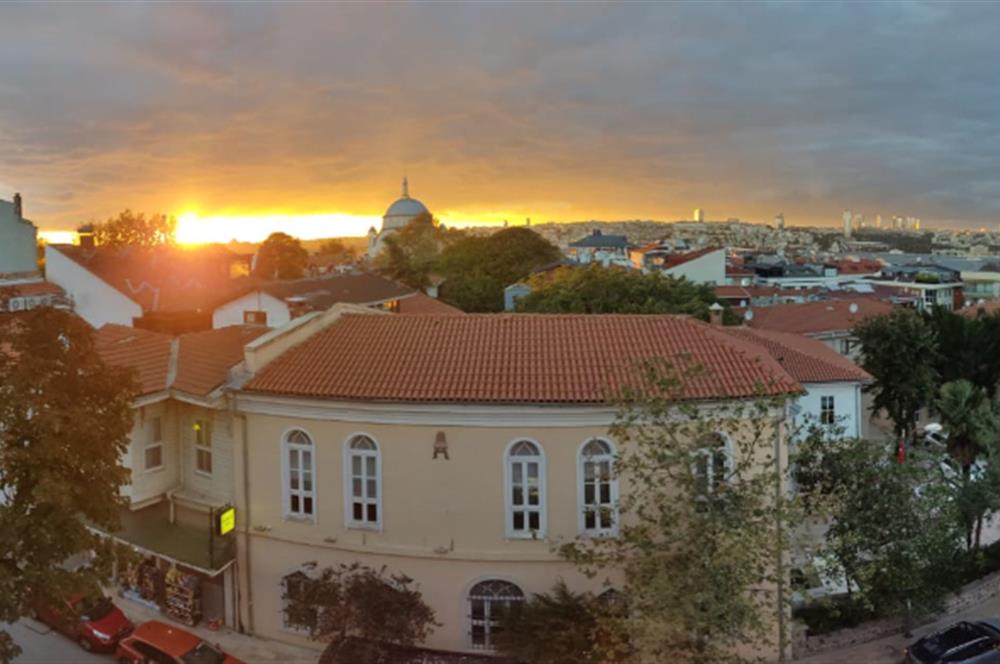 üsküdar merkezde  3 katlı müstakil satılık daire 