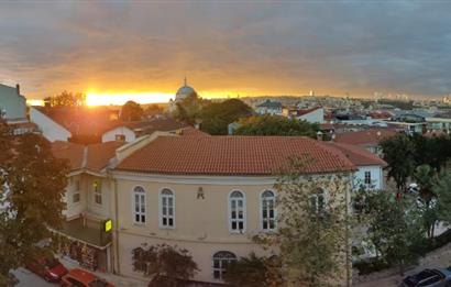 üsküdar merkezde  3 katlı müstakil satılık daire 