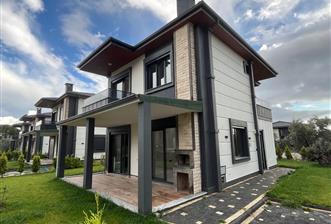 GÜRE'DE BUTİK SİTEDE DOĞA MANZARALI BAHÇESİ OLAN VİLLA - 1 - 29890