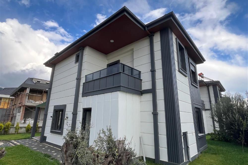 GÜRE'DE BUTİK SİTEDE DOĞA MANZARALI BAHÇESİ OLAN VİLLA